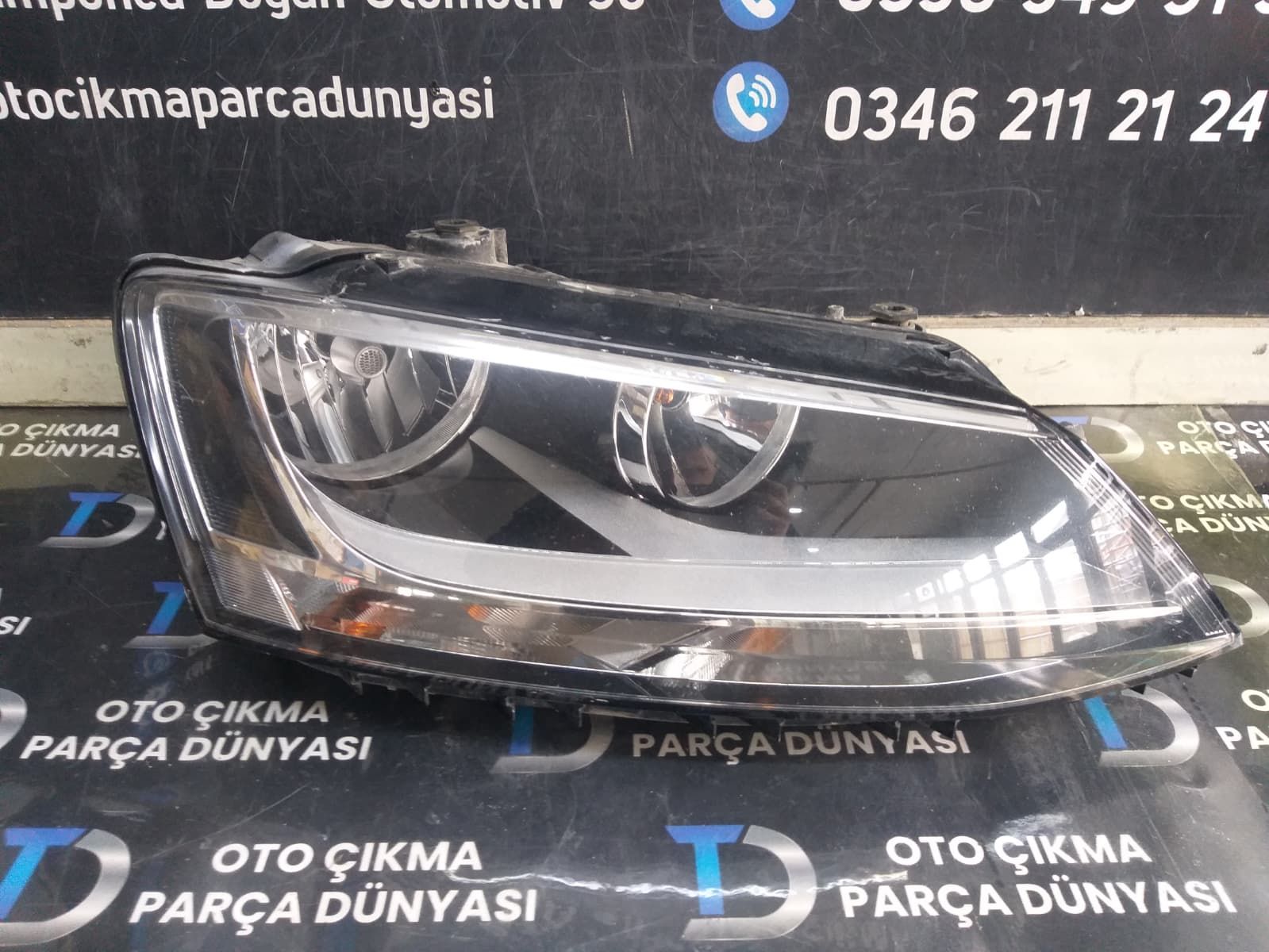 VOLKSWAGEN JETTA SA� FAR (11-18)